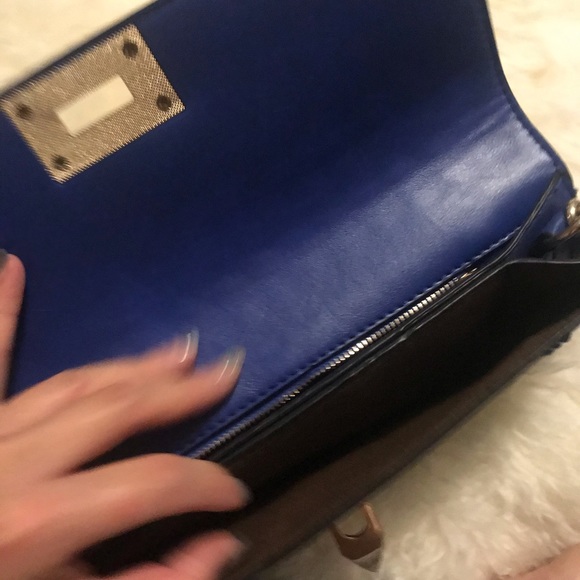 Blue stud clutch - Picture 2 of 3